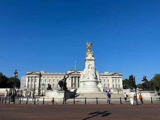 Buckingham Palace photo 3