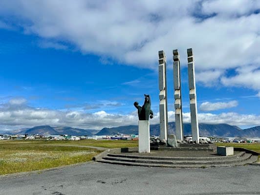 Höfn Monument