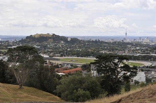 Maungakiekie / One Tree Hill