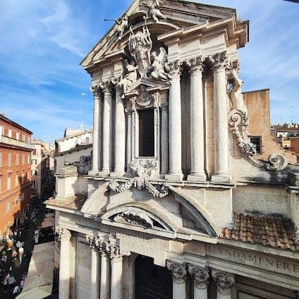 Trevi Fountain photo 3