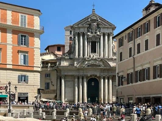 Trevi Fountain photo 5