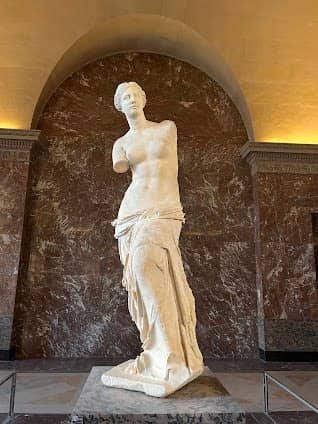 Louvre Museum photo 5