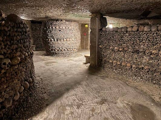 Catacombs of Paris photo 2