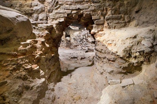 Crypte Archéologique de l'İle de la Cité