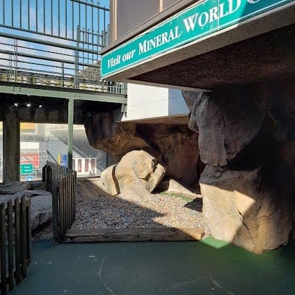 Scratch Patch and Cave Golf