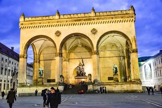 Odeonsplatz photo 6