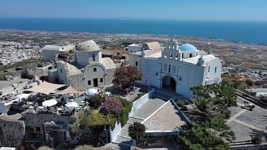 11 days in Santorini: itinerary with Top attractions and Nature and outdoor and For kids - 11 days travel itinerary in Santorini, Greece featuring Iconic Landmark and City Center