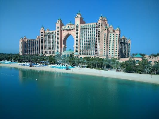 7-day itinerary in Dubai focusing on Top attractions and For kids and Nature and outdoor itinerary cover