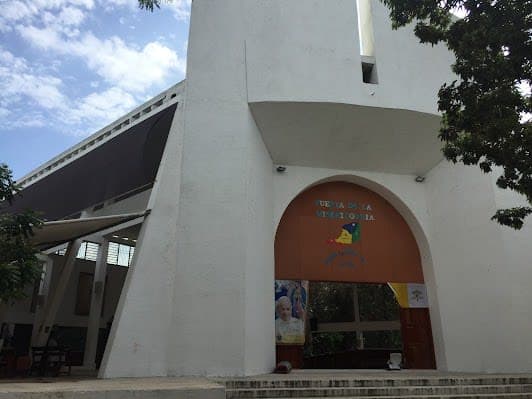 Catedral de Cancún (La Santa Cruz y de la Santísima Trinidad)