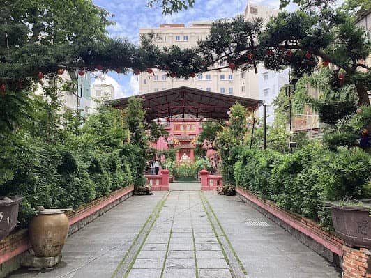 Jade Emperor Pagoda photo 5