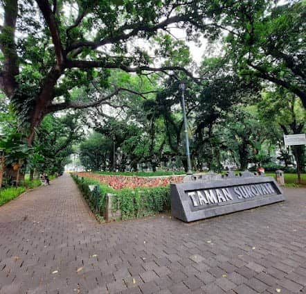 Suropati Park photo 2
