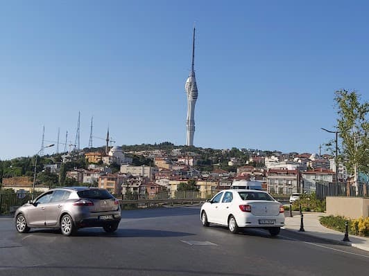 Çamlıca Tepesi yolu