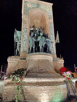 Taksim Square photo 5