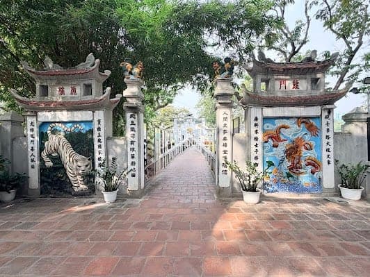 Ngoc Son Temple