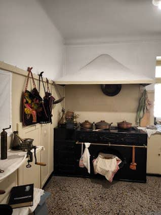 Museum of Popular Art and Tradition Angeliki Hatzimichali photo 3