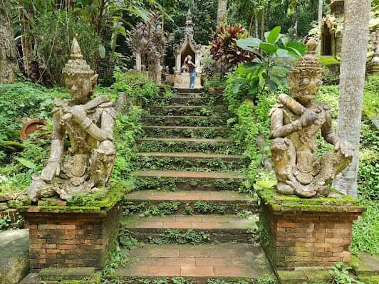 Wat Pha Lat photo 2