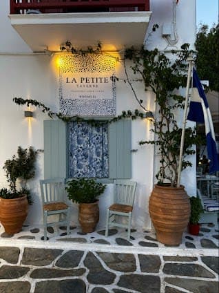 La Petite Taverne Windmills