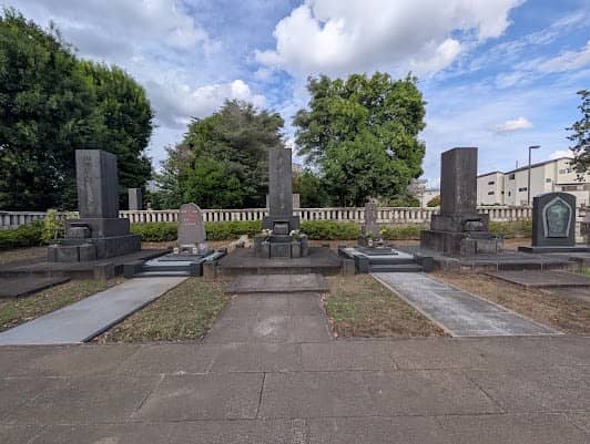 Yanaka Cemetery photo 3