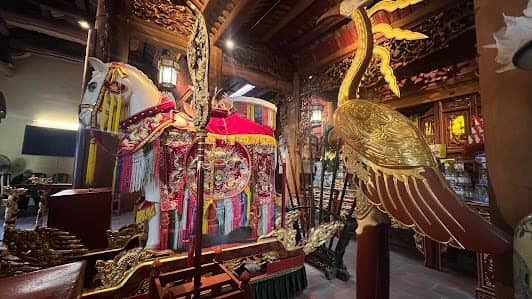 Bach Ma Temple photo 5