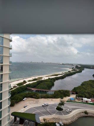 Puerto Cancún photo 2