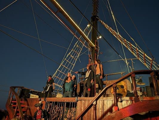 Pirate Show Cancun Jolly Roger