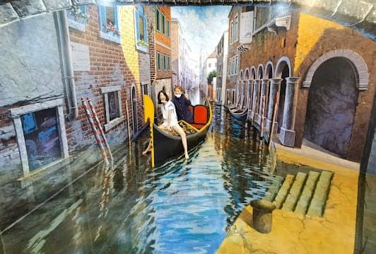 Art In Paradise