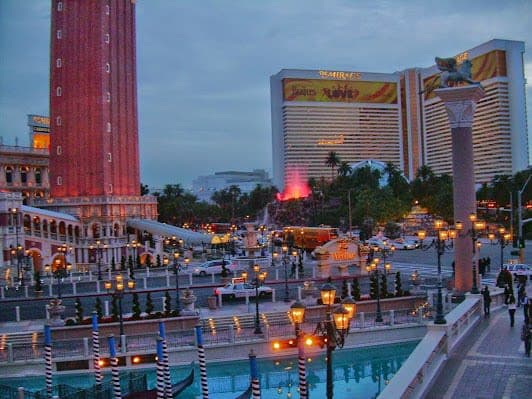 15-day itinerary in Las Vegas & Los Angeles & New York, USA focusing on Top attractions and Hidden Gems and Nature and outdoor itinerary cover