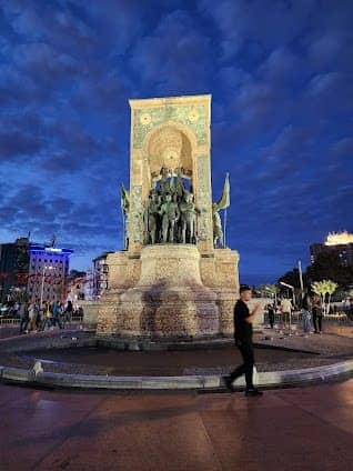 Taksim Square photo 7