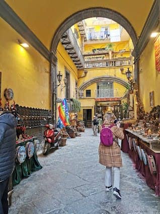 Via San Gregorio Armeno photo 3
