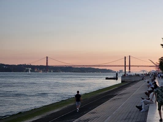 Avenida Ribeira das Naus