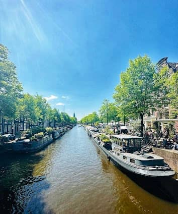 Amsterdam canal photo 6