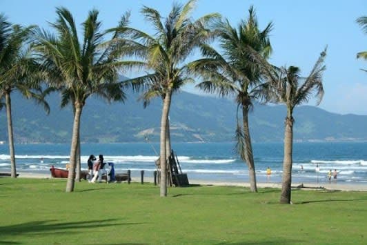 Bãi tắm Phạm Văn Đồng