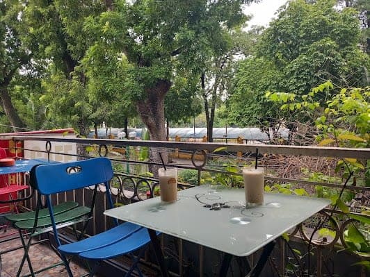 FRIENDS Coffee & Food (CAFE 15) Balcony view Hà Nội flag tower & Lenin Park