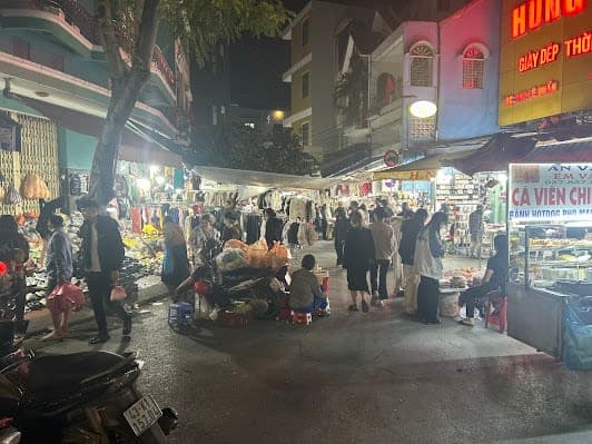 Chợ đêm Lê Duẩn