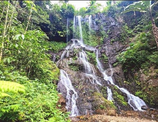 Gitgit Waterfall photo 2